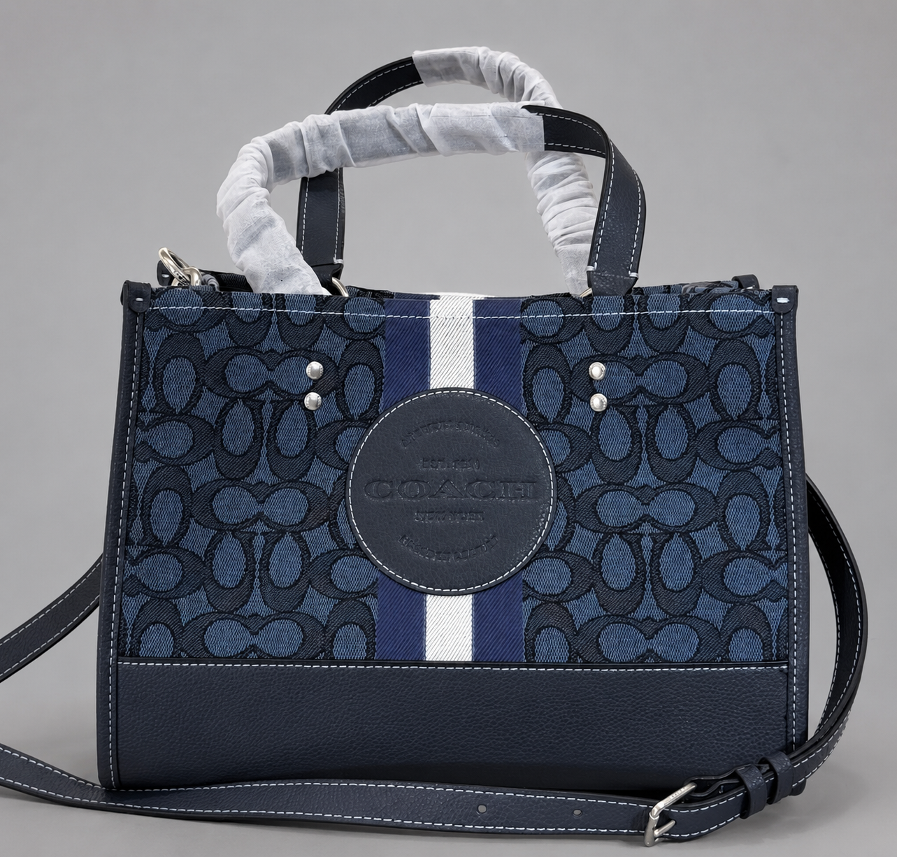 787A7541-EFB7-49D9-B977-08015652FC53 Coach Dempsey Carryall bag in signature Jacquard - Зураг 1